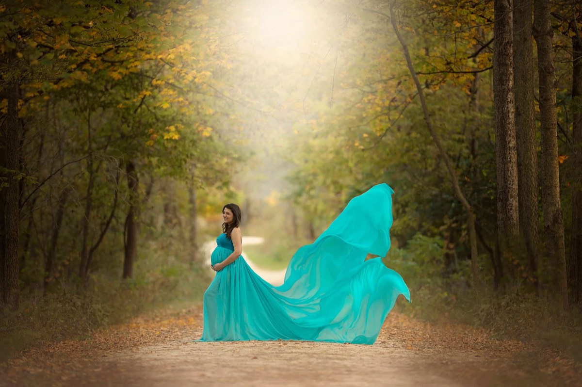 Whimsical outdoor pregnancy portrait by a Chicago maternity photographer